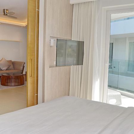 Hotel Aqua Boracay Balabag  Habitación foto A bedroom at the hotel
