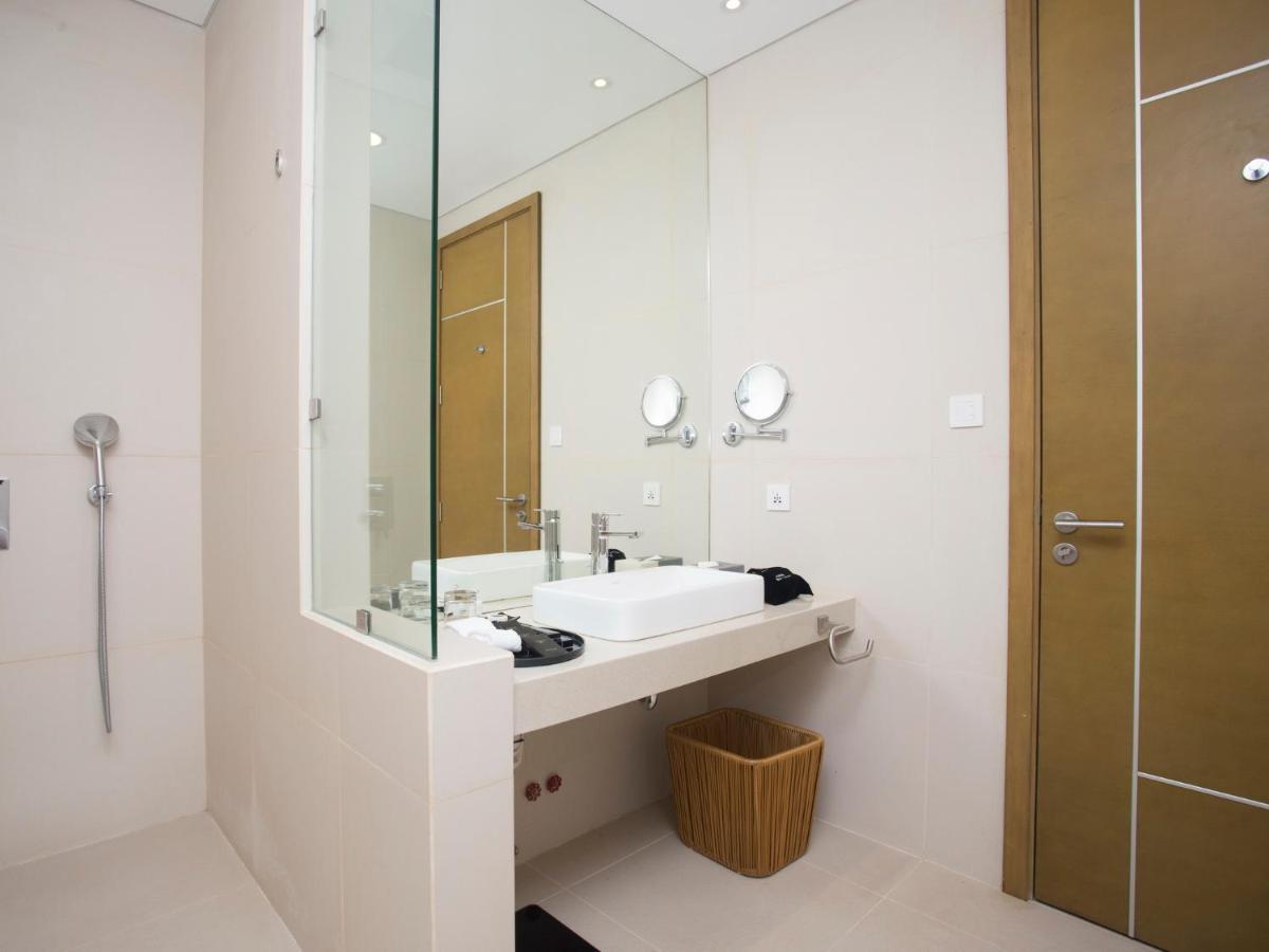 Hotel Aqua Boracay Balabag  Exterior foto Bathroom