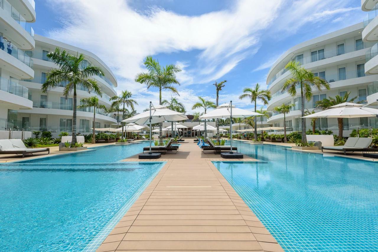 Hotel Aqua Boracay Balabag  Exterior foto The swimming pool at the resort