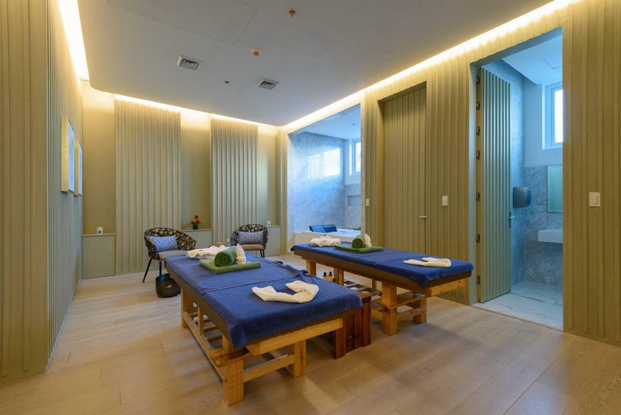 Hotel Aqua Boracay Balabag  Exterior foto Massage beds at a spa